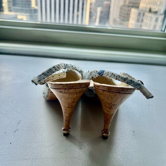 Chanel with swarovski crystals and golden ring detail on a heel - Picture 4 of 4